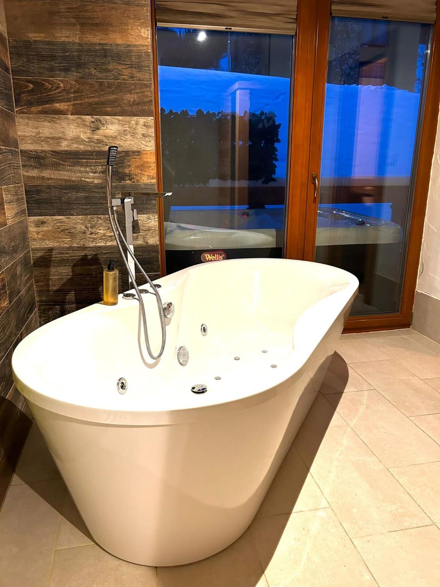 Chalet Jasna Wellness Apartment Maxim Jacuzzi & Sauna เดมานอฟสกา โดลินา ภายนอก รูปภาพ