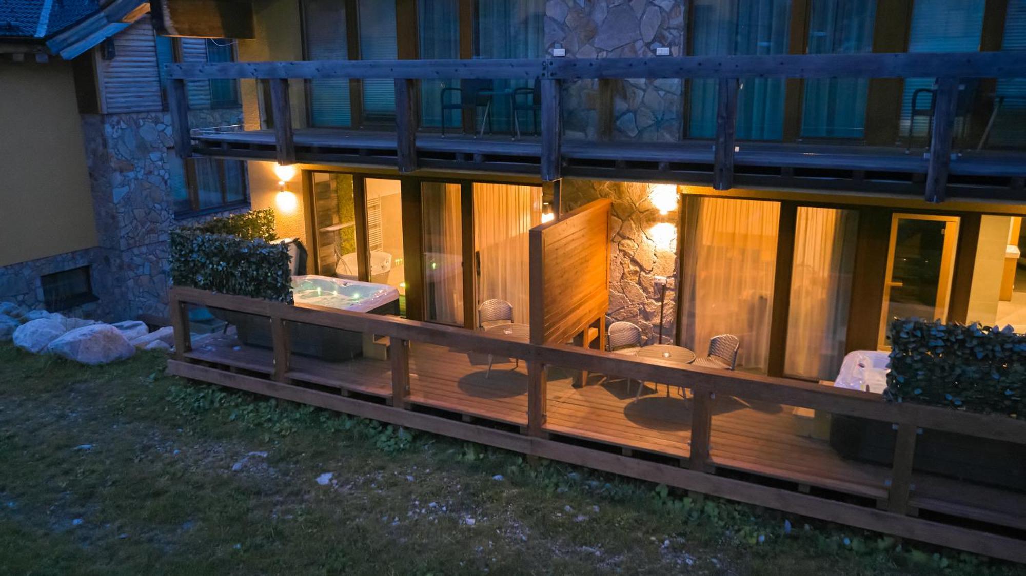 Chalet Jasna Wellness Apartment Maxim Jacuzzi & Sauna เดมานอฟสกา โดลินา ภายนอก รูปภาพ